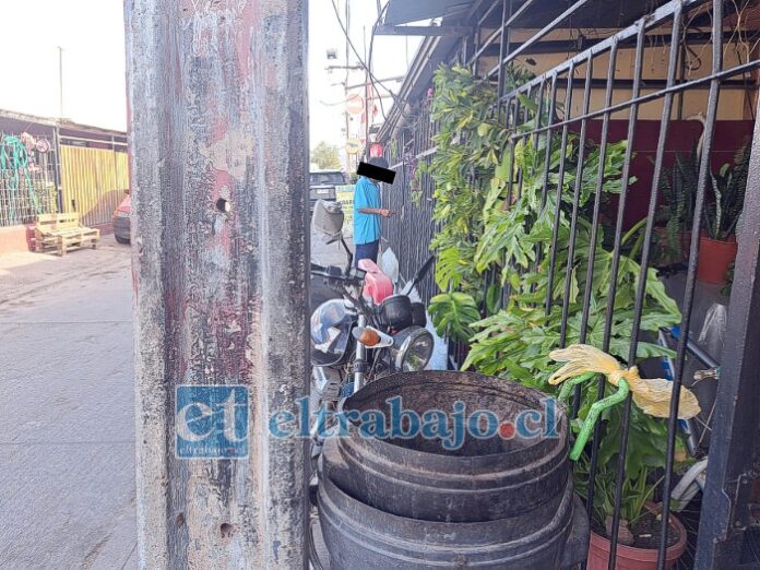 Este es el sujeto que acosa a menores de edad y amenaza constantemente a sus vecinos con incendiarles la casa, entre otras cosas.