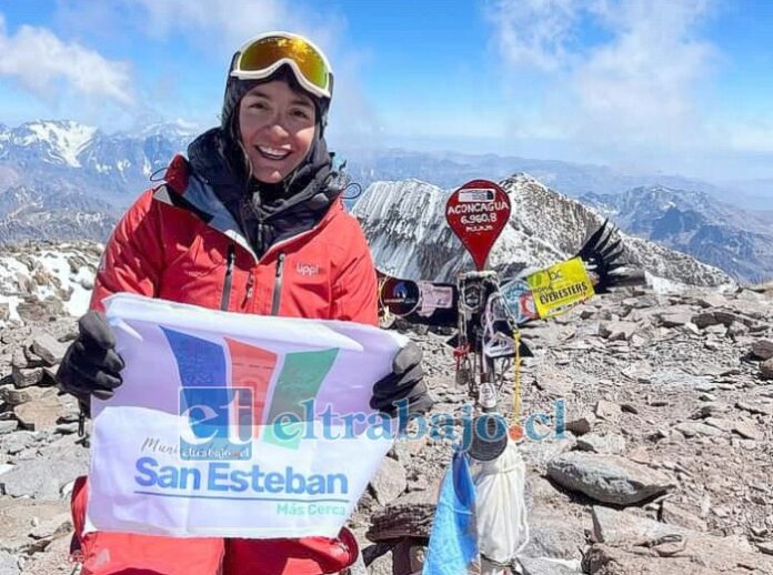 La andinista sanestebina, Catalina Mundaca, de 23 años, junto a su equipo logró escalar hasta a la cima del monte Aconcagua, el más alto de América.