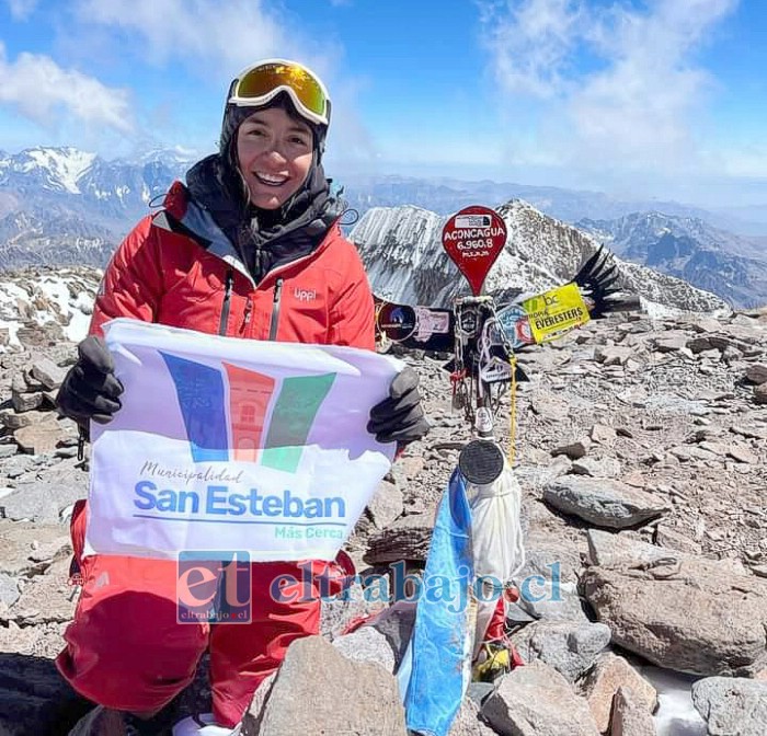 La andinista sanestebina, Catalina Mundaca, de 23 años, junto a su equipo logró escalar hasta a la cima del monte Aconcagua, el más alto de América.