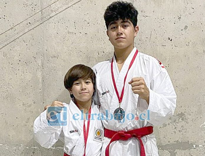 A la izquierda Amaro Castro Torres, de 9 años de edad, junto a Pablo Castro Torres de 15 años de edad.