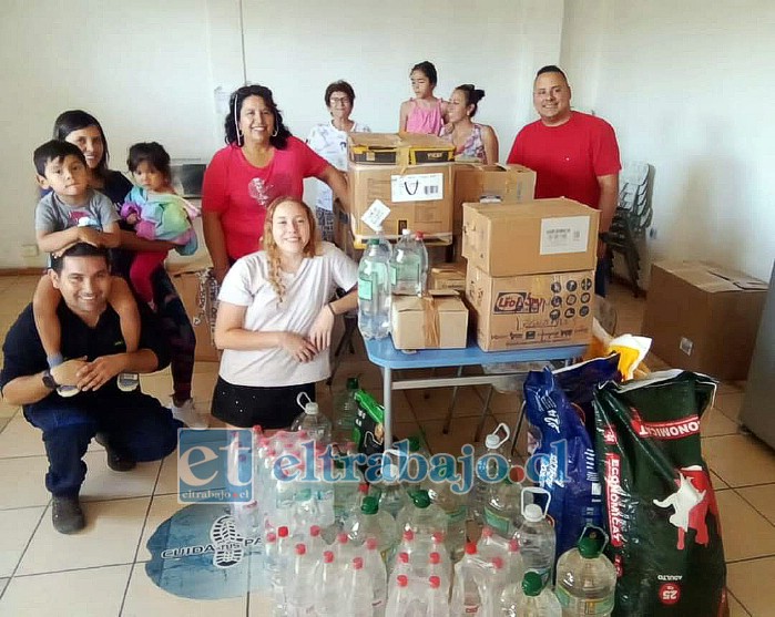 Vecinos realizaron la donación en el centro de acopio en la Dideco. 