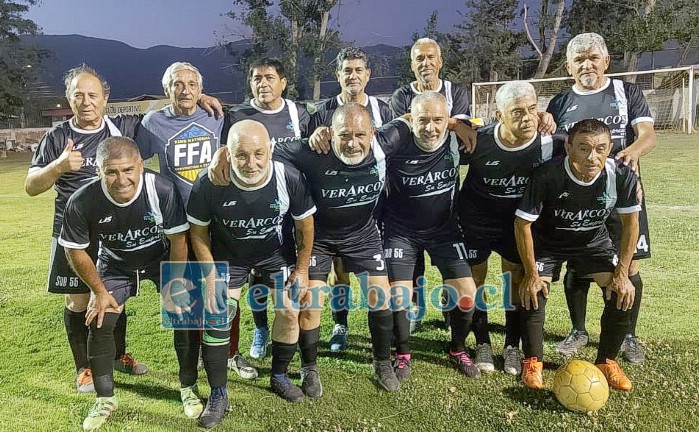 El equipo Sub 58 que conforma Club Deportivo Vera Arcos.