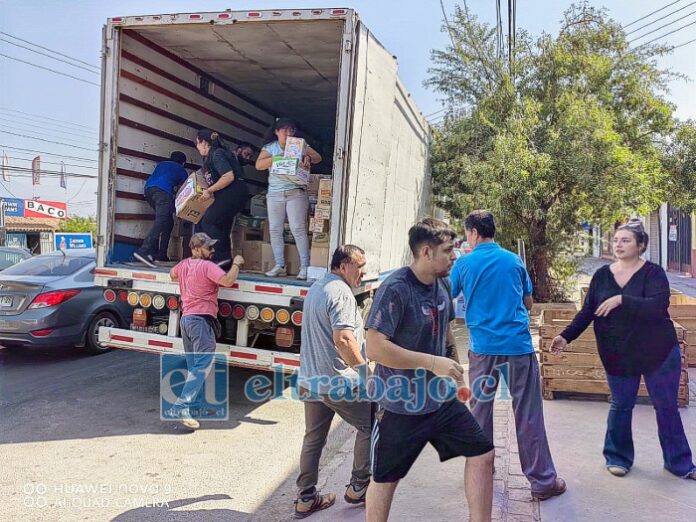 Pasadas las 11:00 de la mañana comenzó el viaje del camión con la ayuda recolectada en San Felipe.