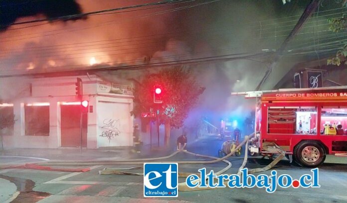 A la llegada de Bomberos el incendio ya estaba totalmente declarado.