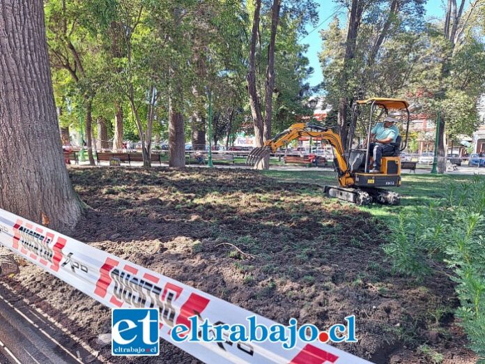 Con maquinaria pesada partió hermoseamiento de la Plaza de Armas.