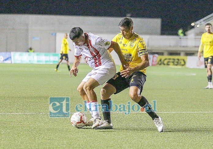 En el Lucio Fariña de Quillota los albirrojos sufrieron su tercera caída en línea. (Foto: Uní Uní).