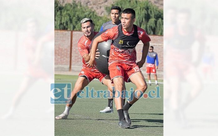 Jugadores de Unión San Felipe en uno de los entrenamientos de la semana.