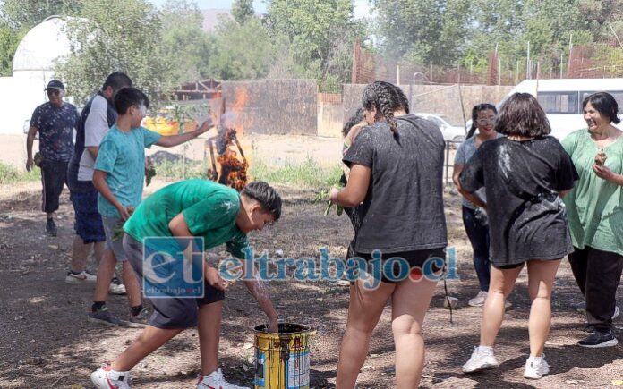 En la ocasión se realizó la quema del ‘Pujillay’, que es la representación del príncipe de la tribu, el que es quemado por los mismos asistentes.