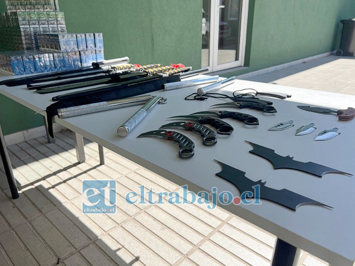 Estas son las armas incautadas que se vendían en la feria de Almagro. 
