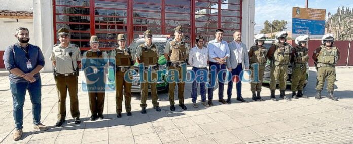 Carabineros junto a autoridades en el inicio de la ronda impacto en Curimón.