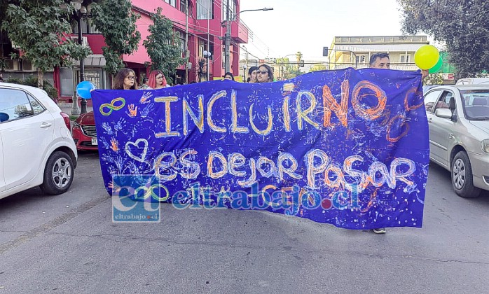 Este sábado 6 de abril se realizó una marcha silenciosa por la Ley de Autismo en plena Plaza de Armas de la comuna de San Felipe.