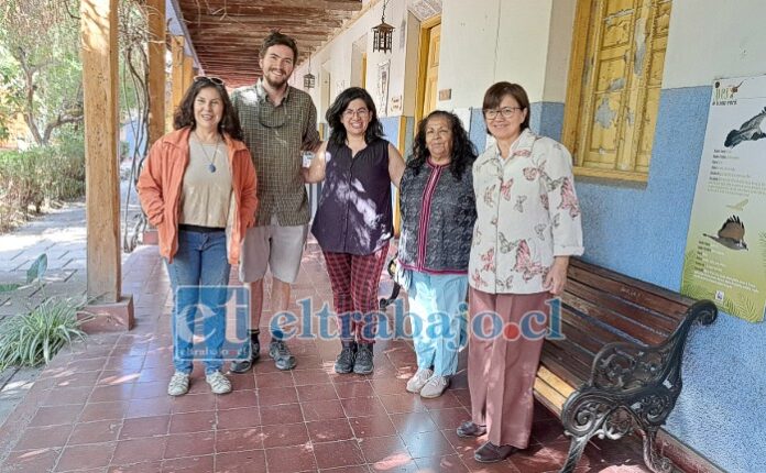 El equipo detrás del Ciem Aconcagua junto al artista Clemente Mckay, quien expondrá en mayo. A partir de hoy comienzan los talleres y cursos del centro cultural, inaugura Hatha Yoga de Camila Rosas.