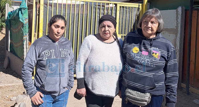 Las vecinas en defensa de Yenny Cortés: Carol Silva, Sandra Robles y Nelly Vega.