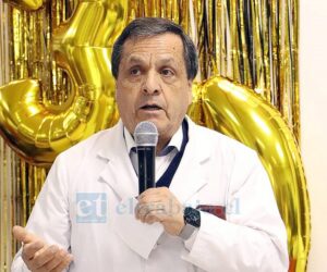 Dr. Gustavo Espinosa, primer médico jefe del Servicio de Neonatología del Hospital San Camilo.