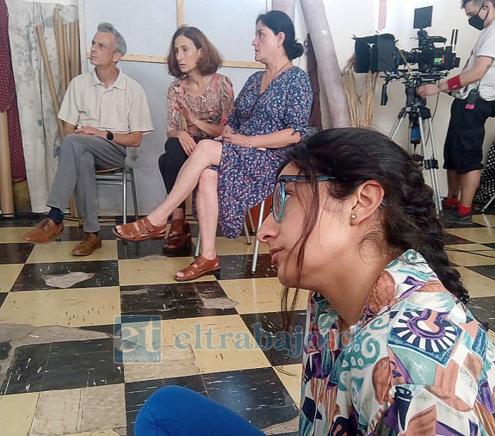 Francisca Rodríguez, ‘Flawa’, junto a Catalina Saavedra y Amparo Noguera en una reunión.
