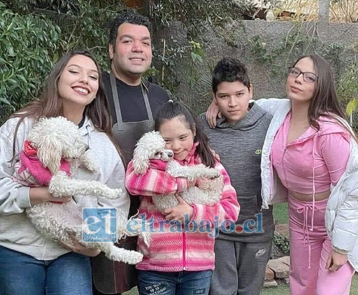 Maite junto a su familia.