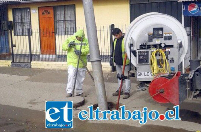 Limpieza con hidrojet es lo que están pidiendo residentes del sector. (Foto de archivo)