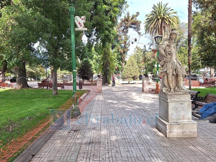 Realizan encuesta en el marco del proyecto de remodelación de la Plaza de Armas.