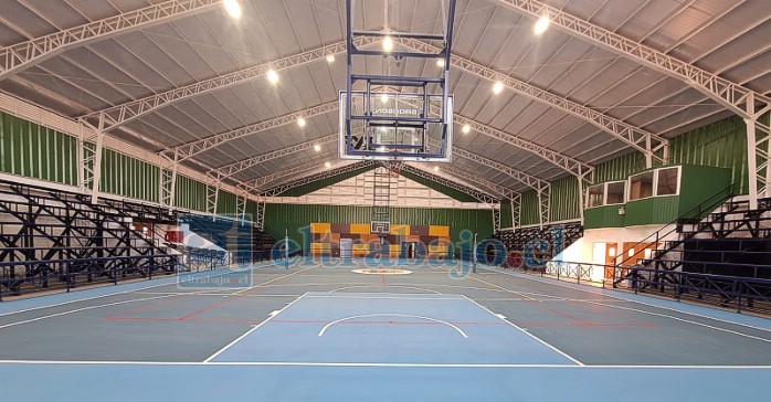 Así luce el renovado gimnasio del Liceo Roberto Humeres. 