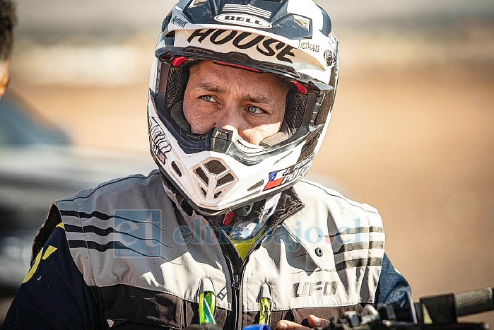 Javier Pérez Potzsch, preparándose para la carrera en Copiapó ‘Desafío del Desierto’.