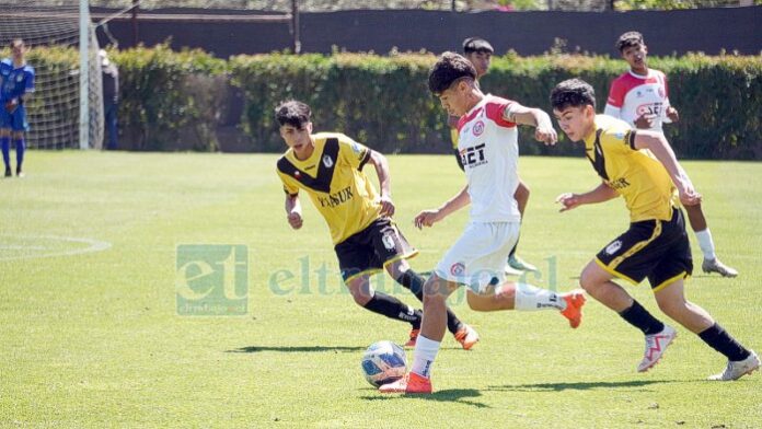 Martín Astudillo, cadete de la Sub 18 de Unión San Felipe, quien ha destacado por ser titular indiscutido.