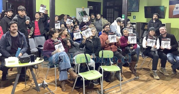 Los estudiantes estuvieron muy interesados en conocer las actividades de sus antepasados. En la foto, alumnos de la escuela República Argentina, El Tambo en una actividad con flautas.