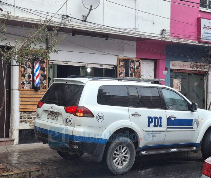 PDI fiscalizó barberías del centro de San Felipe.