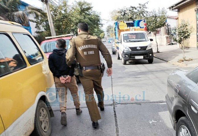 Un detenido dejó fiscalización al transporte en el centro San Felipe, precisamente en calle Santo Domingo.