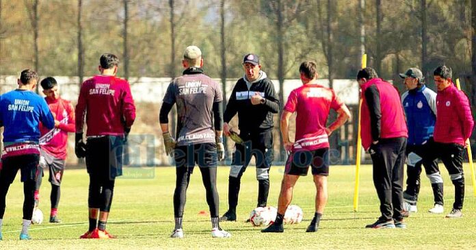 El primer equipo albirrojo ya trabaja bajo el mando de Pablo Álvarez y Ricardo González.