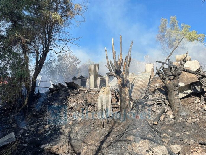 Incendio destruyó por completo una vivienda en Santa María.