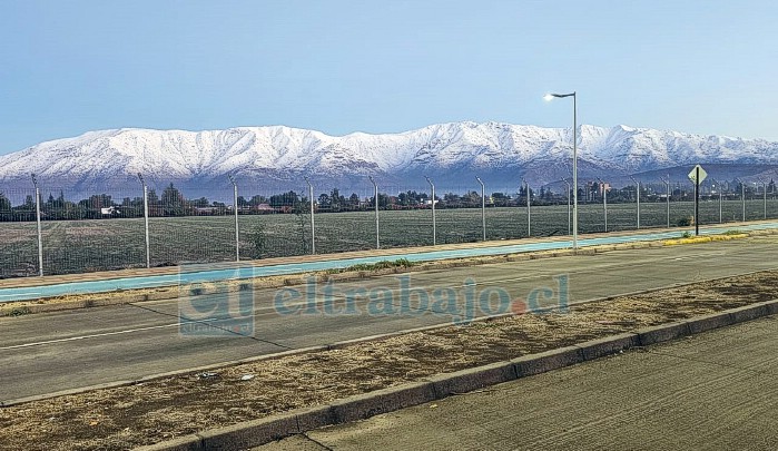 Esta fue la postal de la cordillera de Los Andes durante la mañana de ayer. 