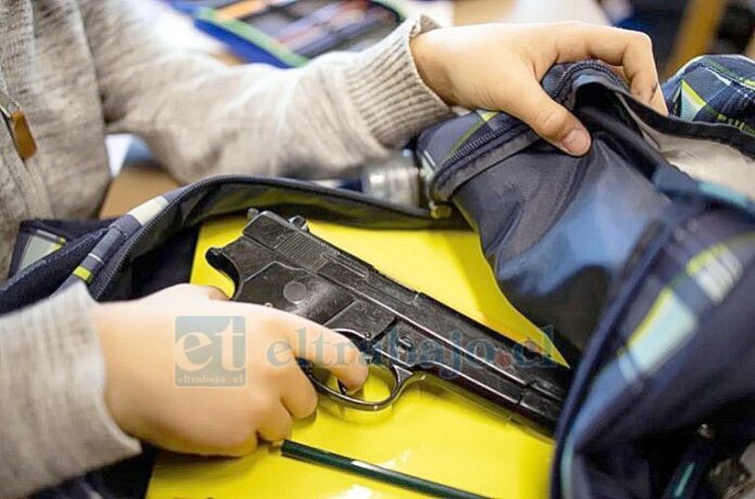 El hecho habría ocurrido el 16 de mayo y quedó al descubierto cuando alumnos del establecimiento avisaron a los inspectores y docentes que un compañero de 17 años  se encontraba manipulando lo que parecía ser una pistola. (Imagen referencial)