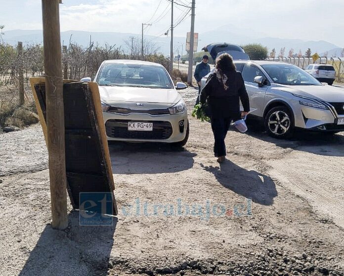 Espacio encementado que ocupan como estacionamiento de clientes; espacio de la discordia de esta situación, que ya tiene dos versiones.