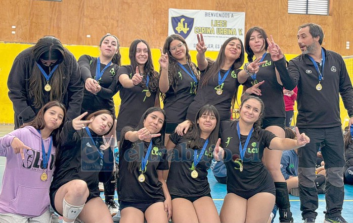 La Sub 17 de voleibol del Liceo Corina Urbina de San Felipe obtuvo el triunfo en la primera fecha del torneo Liname.