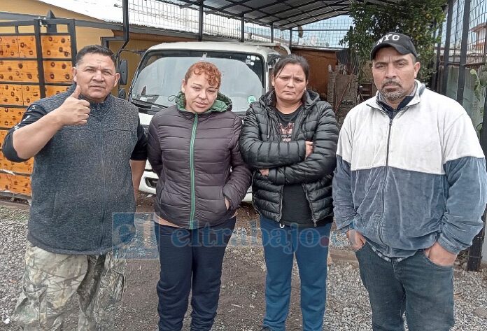 Acá vemos a las personas de nacionalidad argentina abandonadas a su suerte en San Felipe, apoyadas por Luis Rivero, el primero de izquierda a derecha.