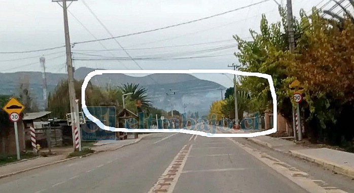En la imagen se puede apreciar al fondo, una inmensa nube que vecinos atribuyen a la causa de los malos olores en un amplio sector de Catemu. (Foto Facebook Catemu En Movimiento)