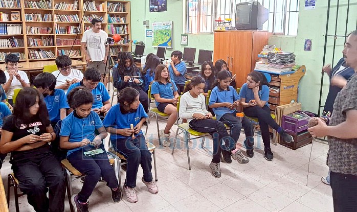 En la foto, alumnos de la escuela República Argentina de El Tambo, durante una actividad con flautas que se realizó para el proyecto ‘Redescubriendo el complejo cultural Aconcagua Salmón’.