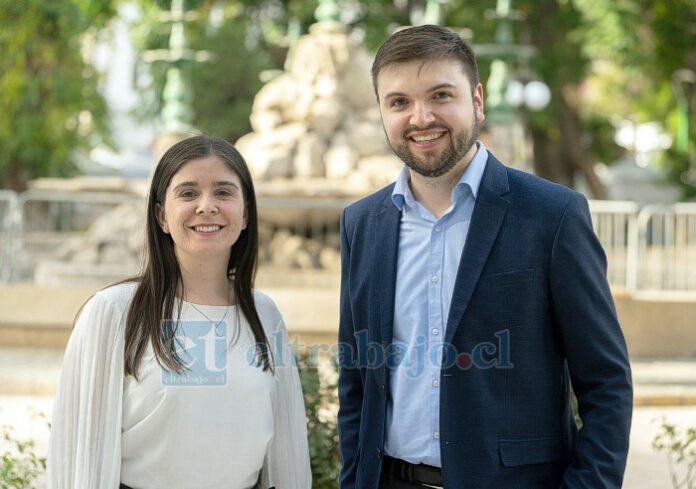 A la derecha, el ingeniero en administración de empresas Fernando Astorga, de 35 años, acompañado de la diputada Chiara Barchiesi.