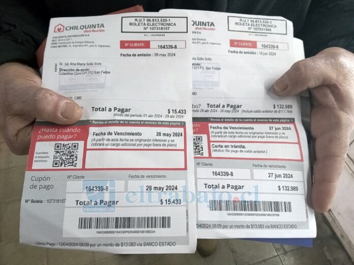 Acá Luis nos muestra las dos boletas, una con lo que pagaba normalmente y la otra que le salió ahora.