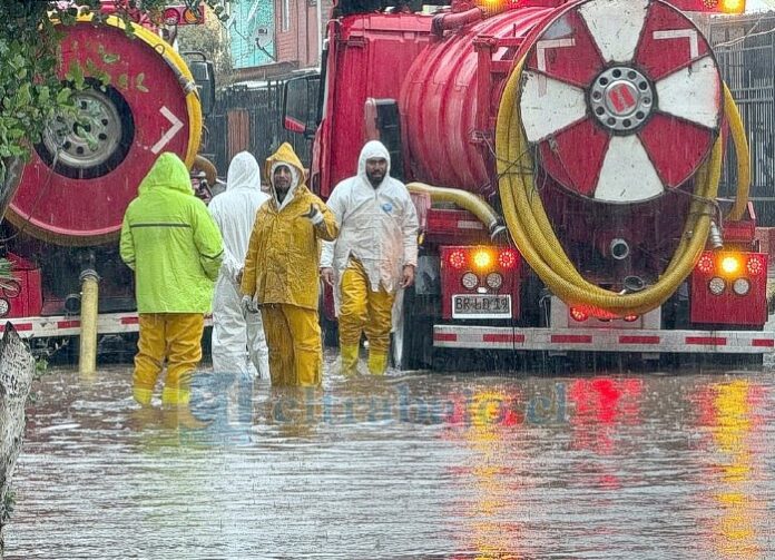 Nuevamente vecinos de la Villa Curimón sufrieron con la lluvia.