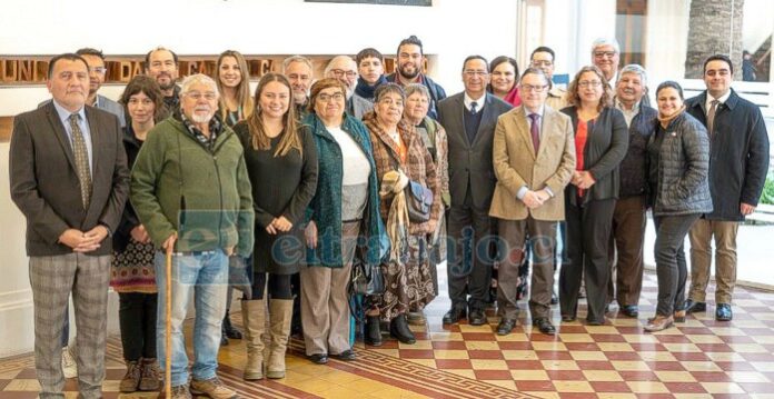 Ddirigentes sociales, estudiantiles, representantes del mundo rural, beneficiarios del Programa Red Local de Apoyos y Cuidados de Putaendo y funcionarios municipales, participaron de la ceremonia.