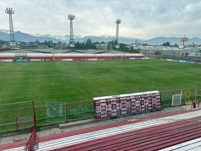 Nuevamente vandalizan el Estadio Municipal.