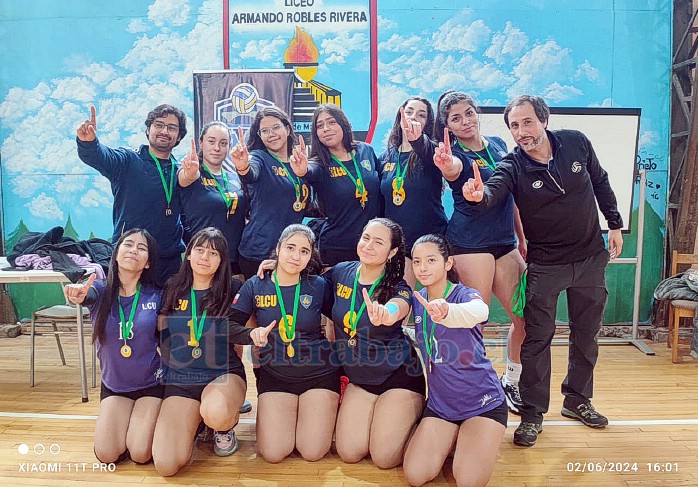 Por segunda vez consecutiva, la Sub 17 de voleibol del Liceo Corina Urbina de San Felipe sacó el primer lugar en el torneo Liname.
