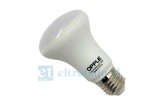 Una ampolleta LED de 12 watts ilumina más o menos lo mismo que una antigua de 100 watts.