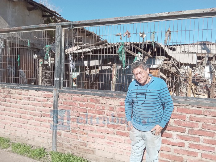 Víctor Opazo, vecino preocupado pide ayuda a la municipalidad de San Felipe, que por favor demuela esa vivienda.