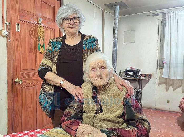 Petronila Toro junto a su hija, Nadia Toro.