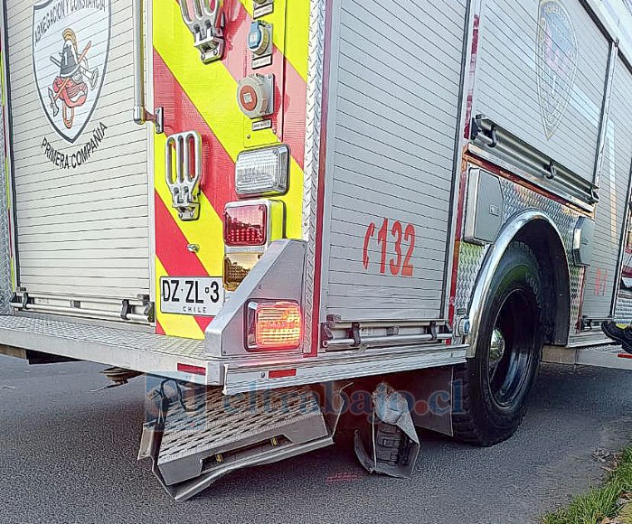 Con daños menores resultó la unidad de Bomberos que sufrió accidente de tránsito cuando iba a una emergencia.