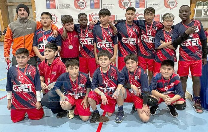 Mini Varones de la Escuela John Kennedy se llevaron la Copa Valparaíso de Balonmano.