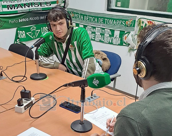El joven fanático en una entrevista del programa de radio oficial del Real Betis.