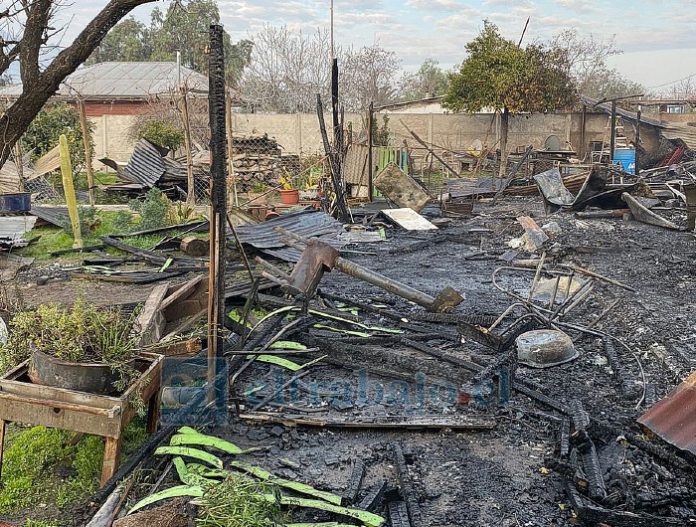 Incendio que afectó la vivienda de la vecina de 86 años, Olga Celedón, fue de pérdida total.